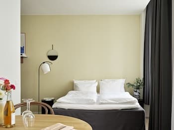 Apēron Apartment Hotel