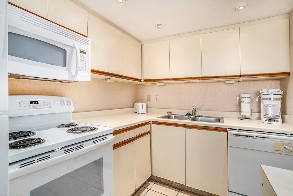 0310 Waters Edge Resort 1 Bedroom Condo by RedAwning