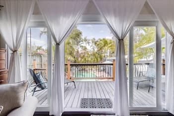 West Palm Beauty With Private Pool 4 Bedroom Home by Redawning