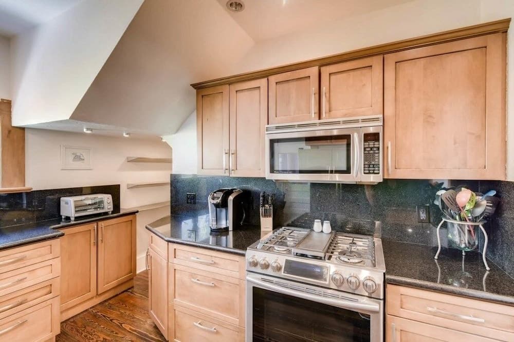 West Palm Beauty With Private Pool 4 Bedroom Home by RedAwning