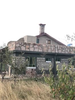 Giraffe Lookout House