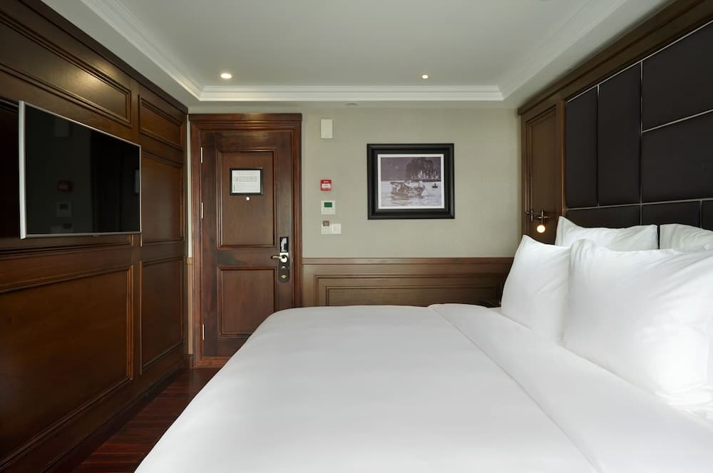 Paradise Grand Cruise