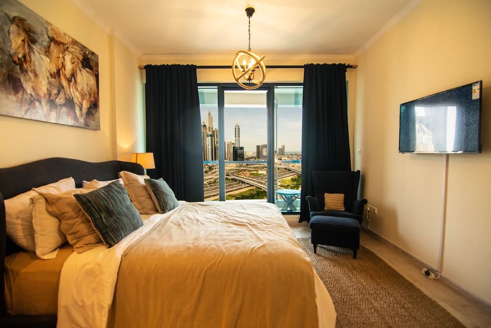 Lux BnB I X1 Tower I Golf Course & Sea Views