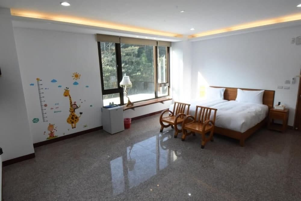 Sanyi Ju Xiang Minsu