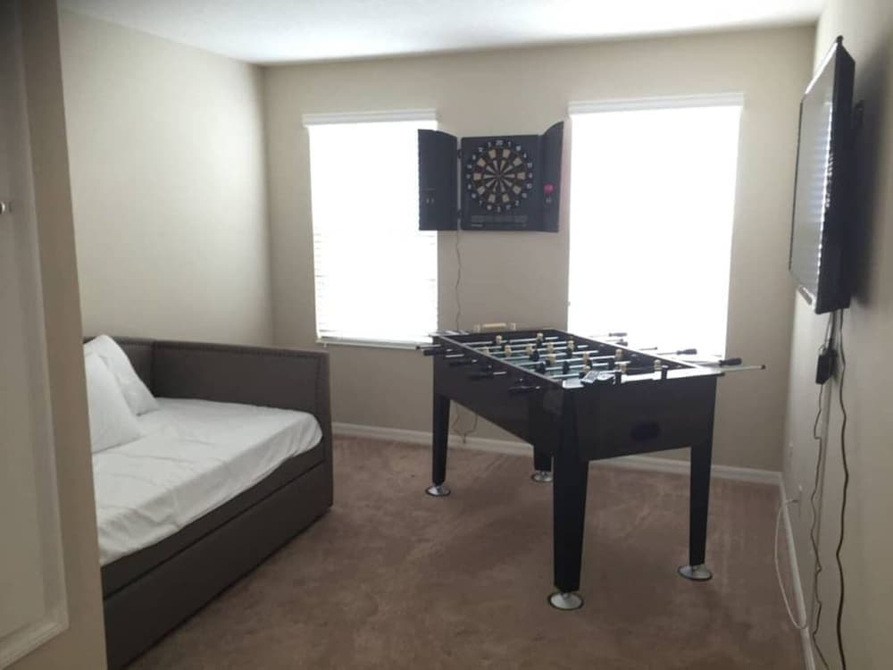 10 Beds! Modern House. Universal & Convention