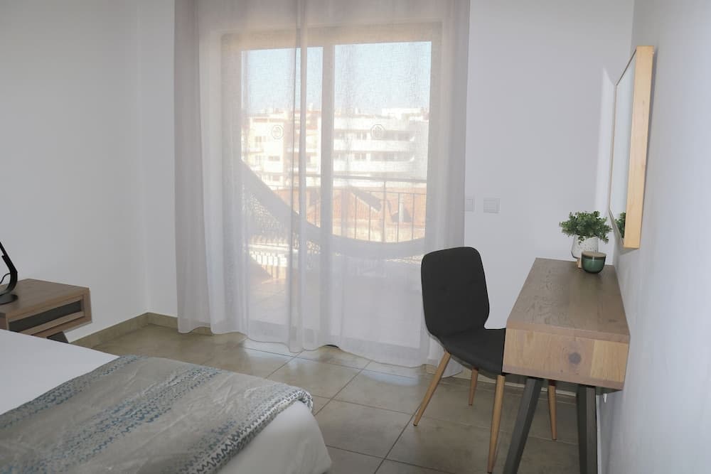 3-bedroom Apt, Sleeps 6, Pool, Gym & Jacuzzi