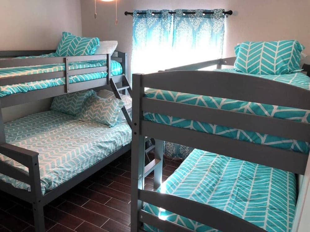 Parsley · New! Luxury, Near Disney & Universal. Sleep 9