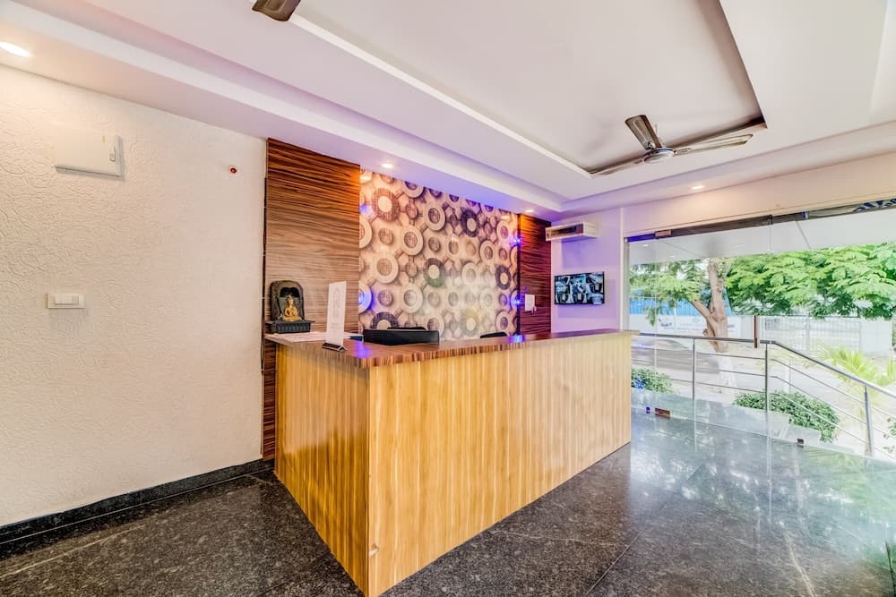 Capital O 47601 Airport Palace Hotel