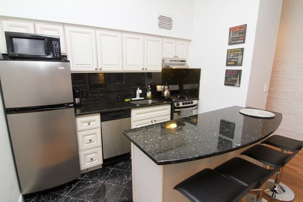 Pleasant 1 BR on Gramercy