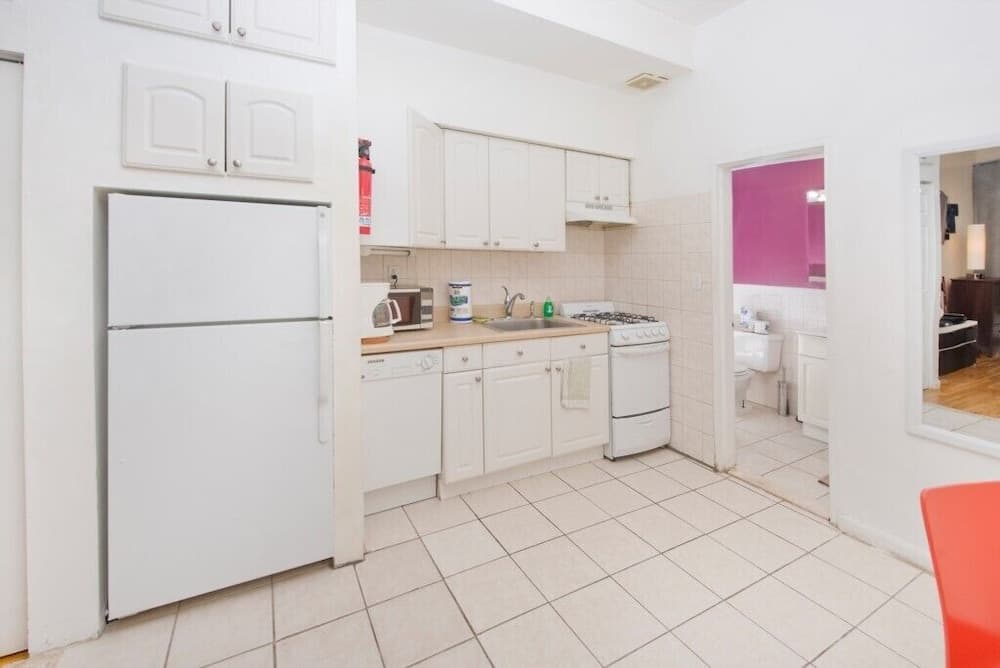 Charming Upper East Side Studio w/ Private Garden