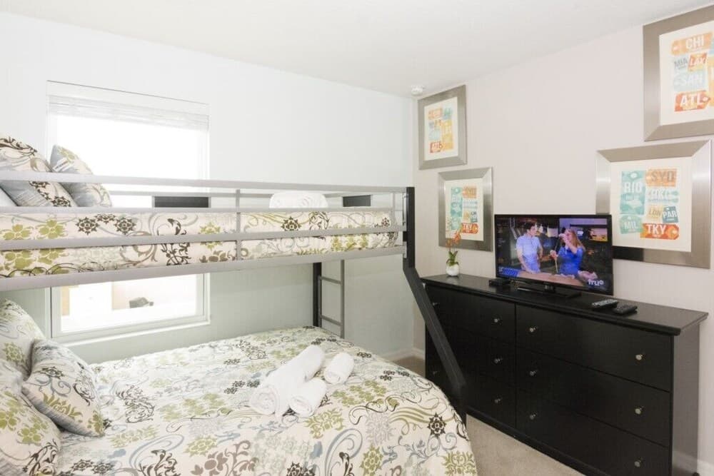 Vacation Townhome Next to Parks Cb3163