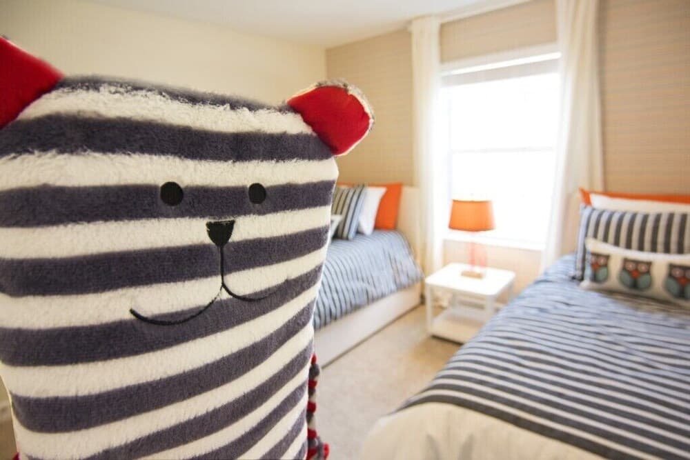 Luxury Townhome w/ Pool Sl4814