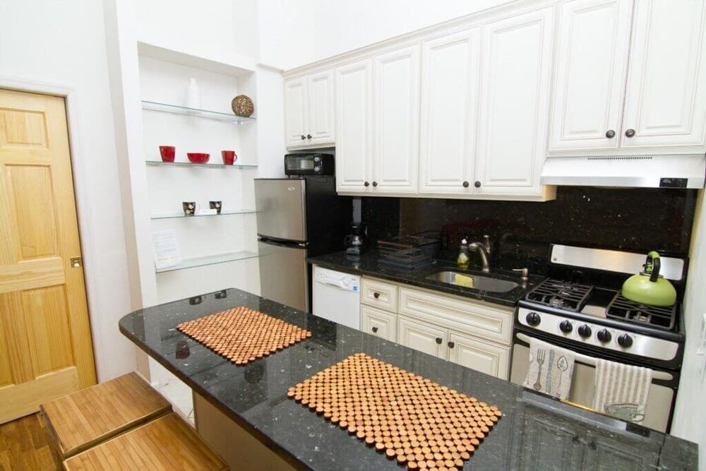 Lovely 1 BR on Gramercy