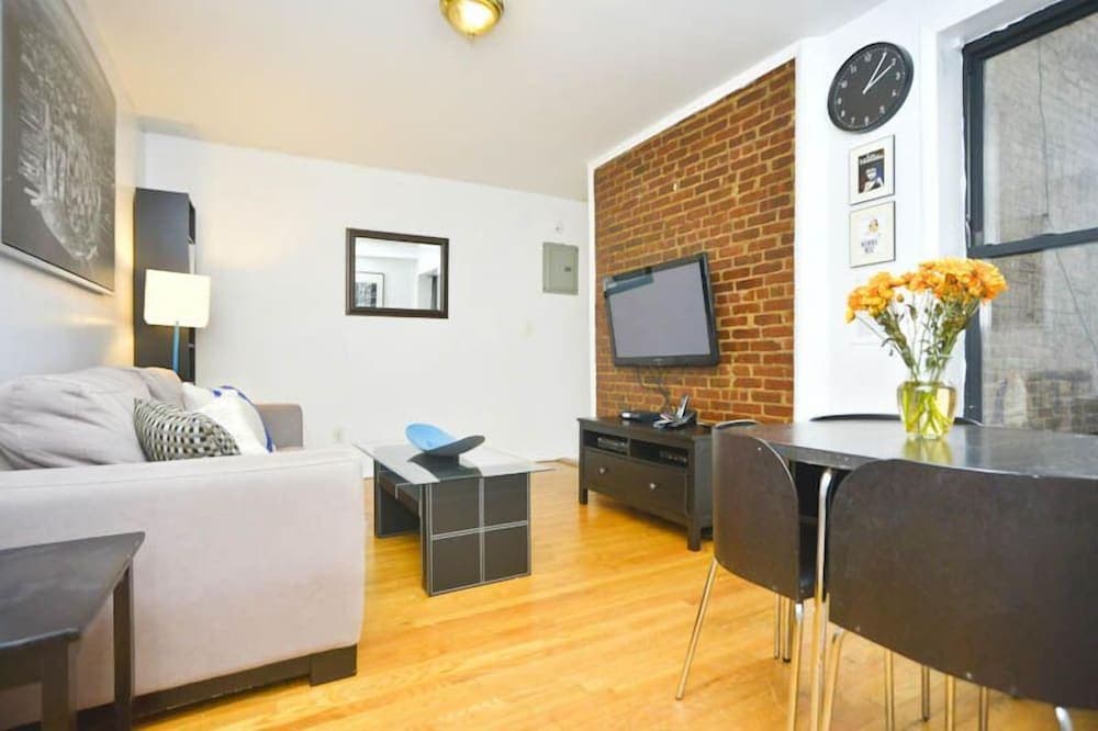 Spacious 2 BR on Upper East Side