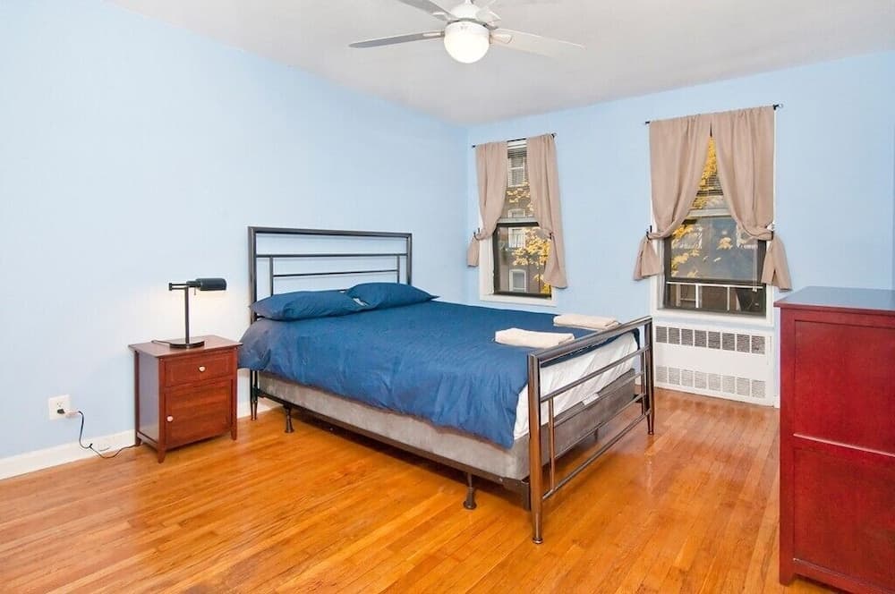 Cozy 2 BR on Upper East Side