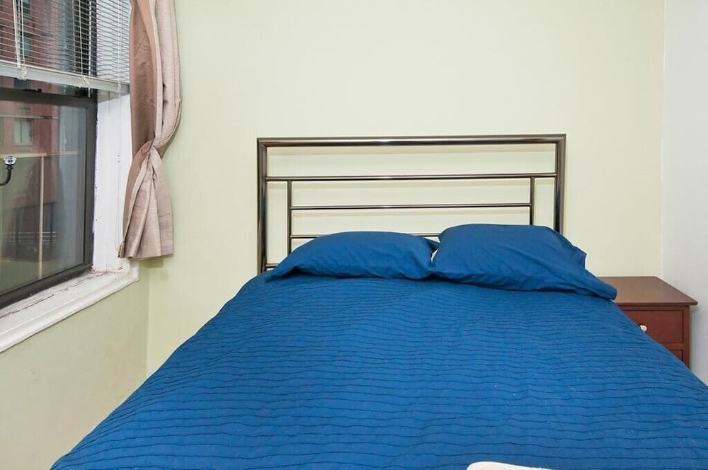 Cozy 2 BR on Upper East Side