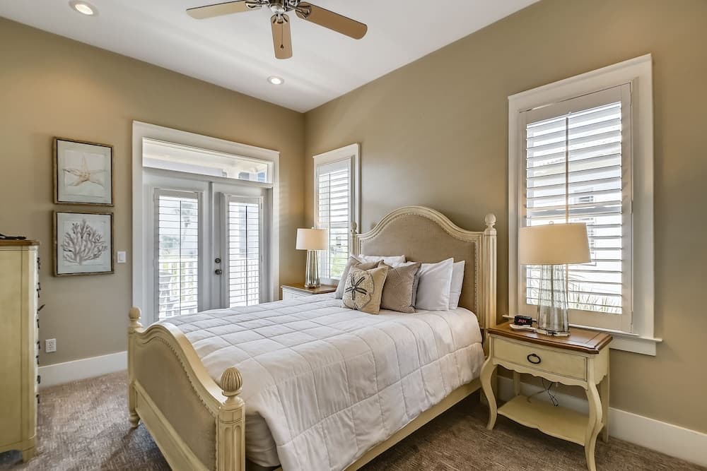 Paradise Pointe - Gorgeous 4 BR home with pool by RedAwning