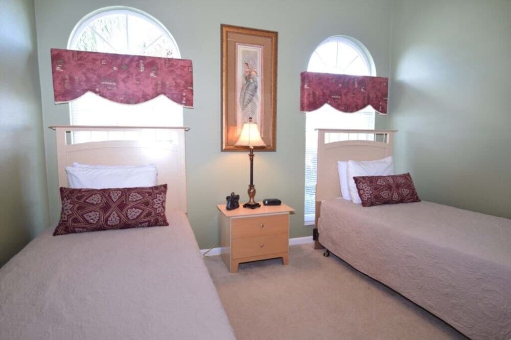 Windsor Palms Beautiful Pool Home Only 2.5 Miles f