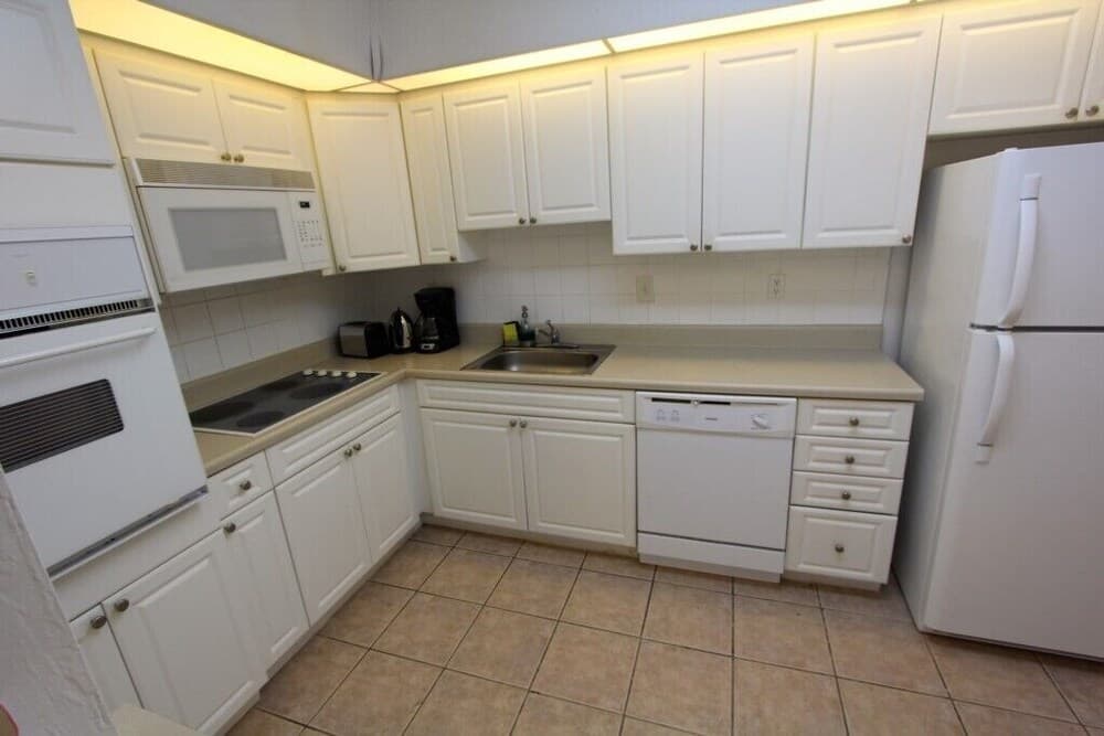 Large 1 Bedroom Bay View Apartment Or610