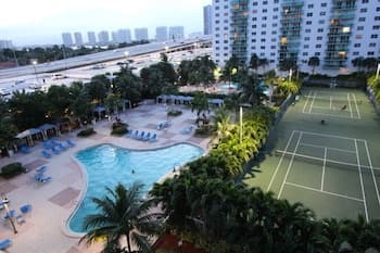 Large 1 Bedroom Bay View Apartment Or610