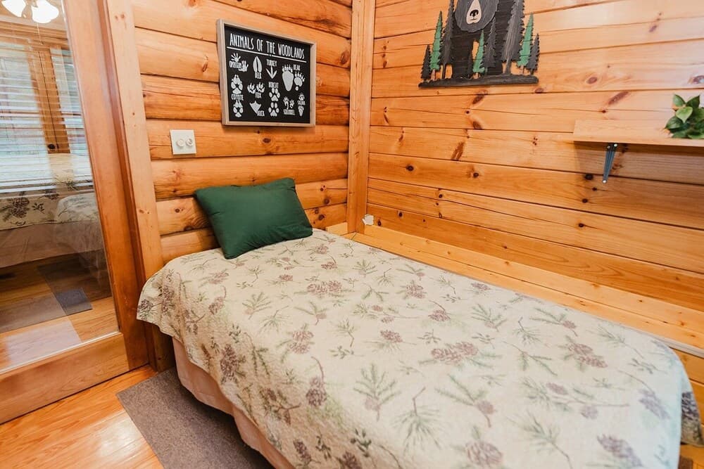 A Dream Come True 2 Bedroom Cabin by RedAwning