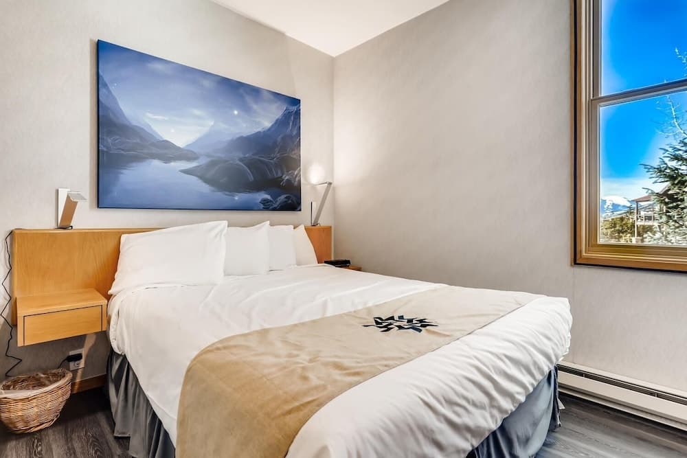 High-end - Mountain Views & Private Jacuzzi Tub! 2 Bedroom Condo