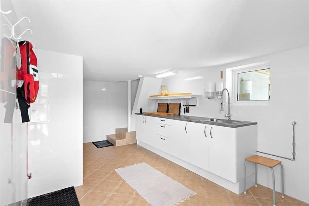 Private Cozy House by the Fjord