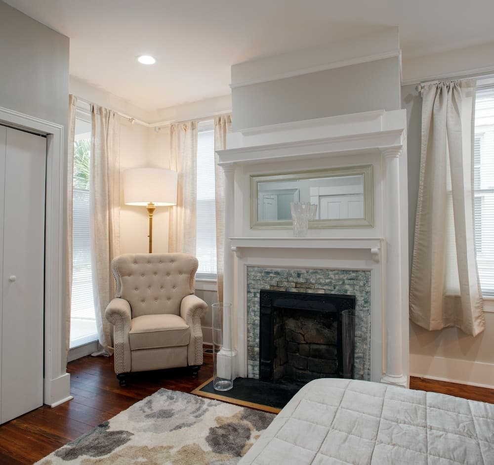 Huge 5 bedroom 5 bath Home in Savannah