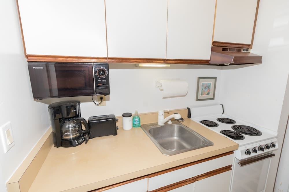 Napili Bay 204 Studio Bedroom Condo by Redawning