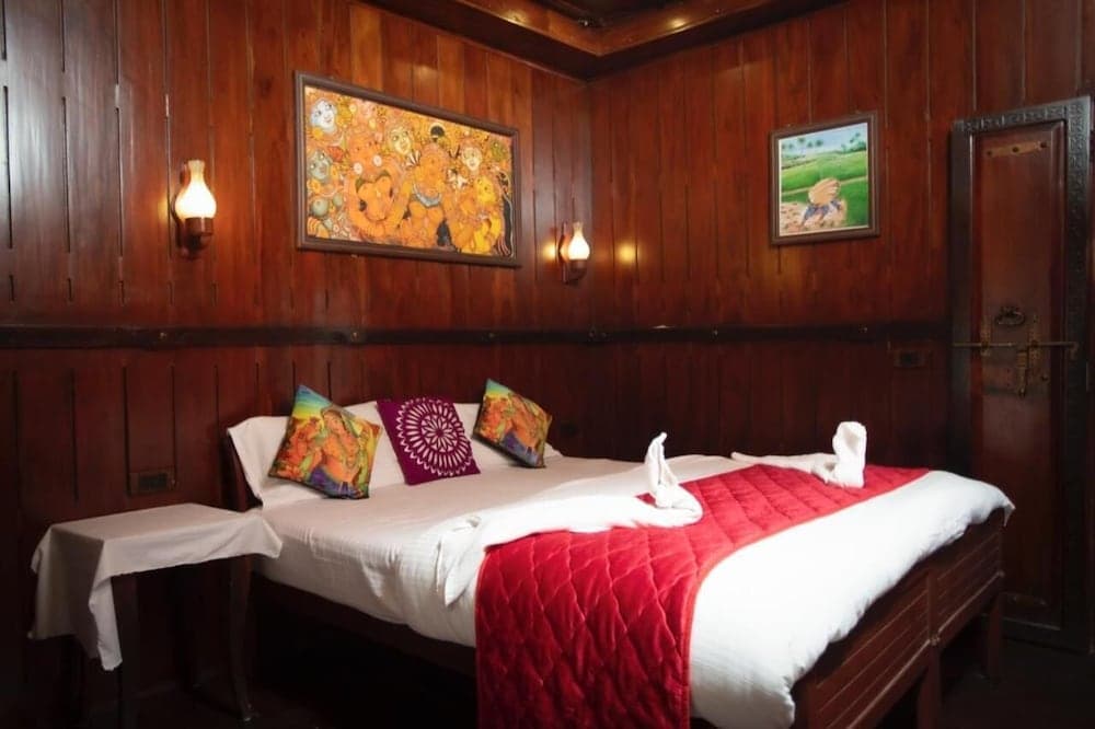 Premium Luxury Houseboat