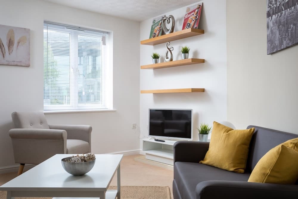 Lloyd Close Cheltenham and Town Centre