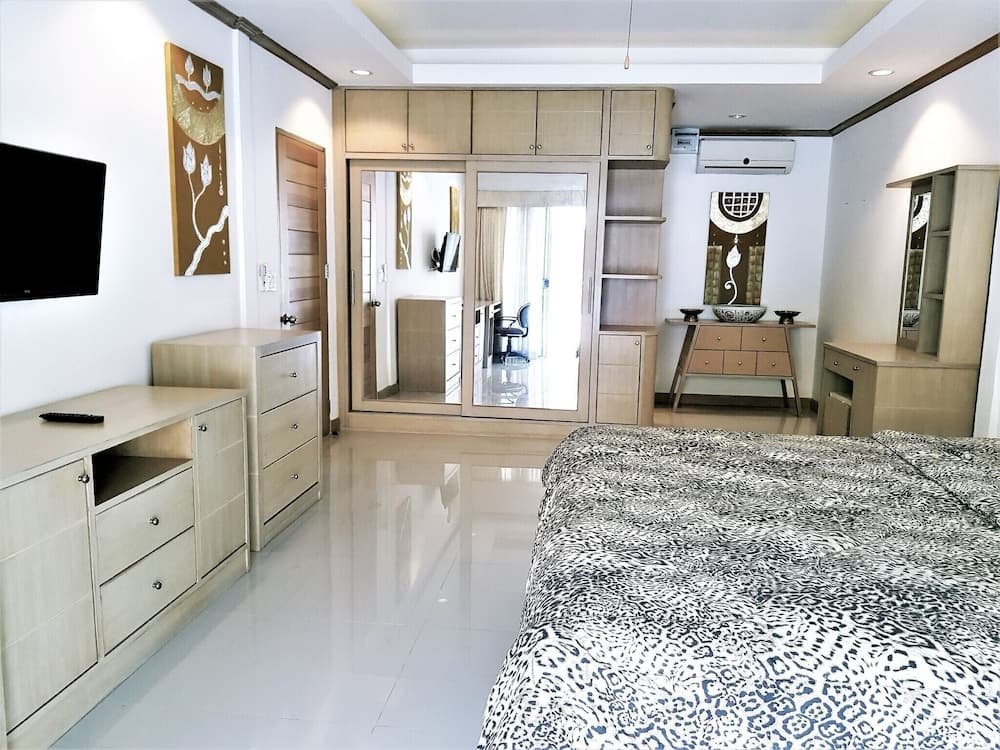 Sea View Corner Condo Jomtien