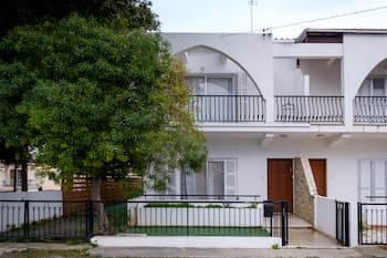 Townhouse In Ideal Location