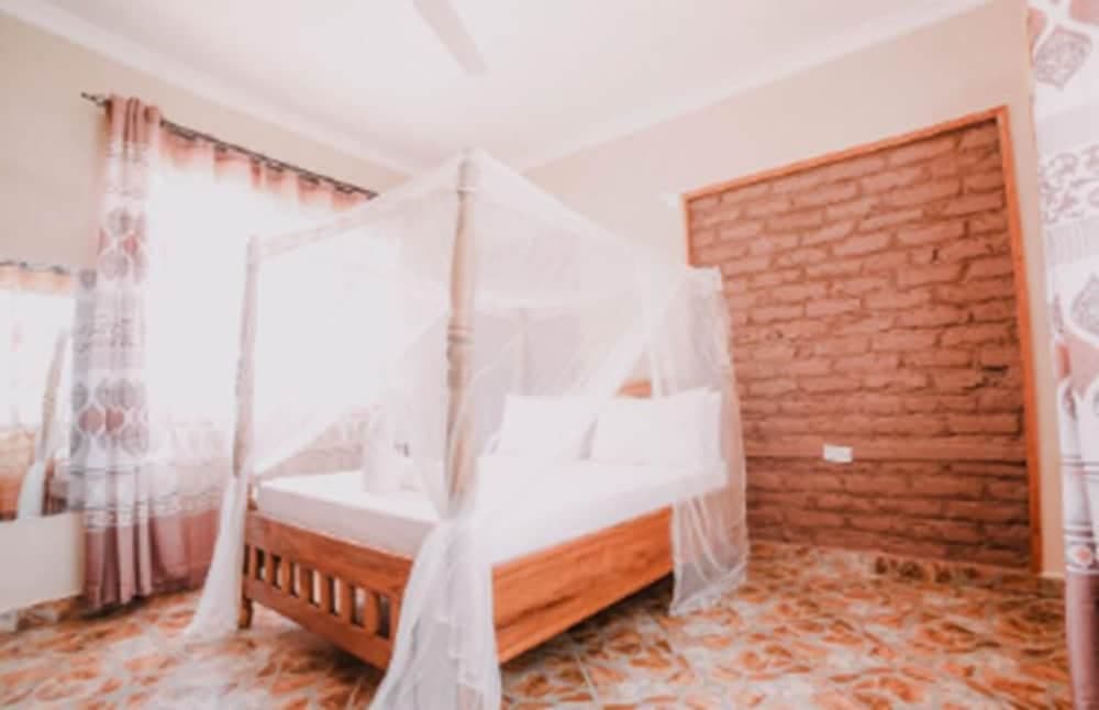 Mantis Lodge & Camping Site