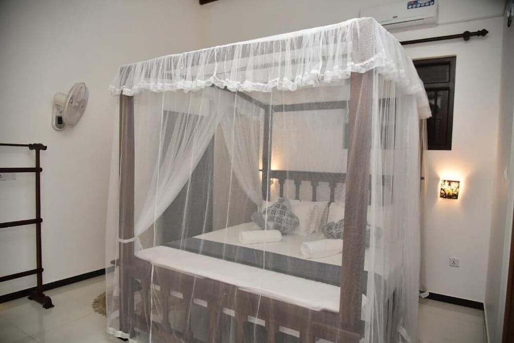 Wagon Wheel Inn - Hostel