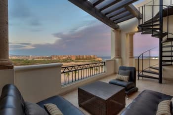 The Village 601 Beautiful Penthouse With Ocean Views