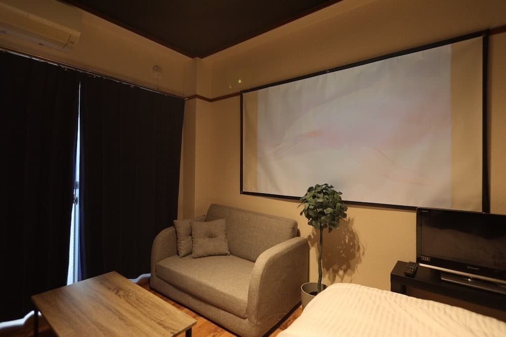 Local Nishijin Apartment