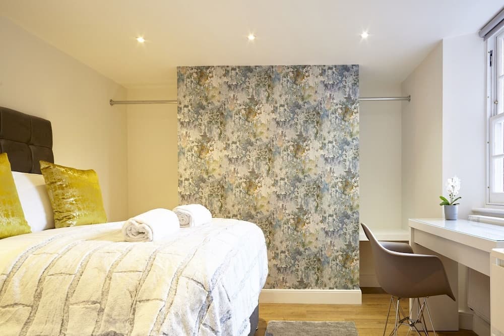 Meredith Way - Your Apartment