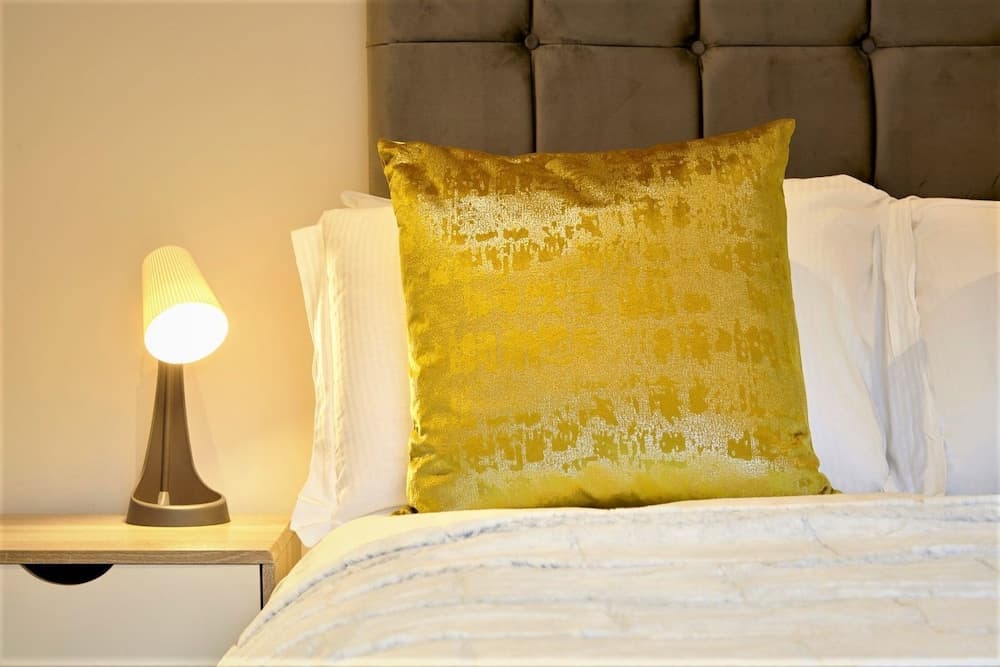 Meredith Way - Your Apartment