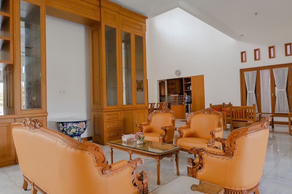 OYO 2295 Daffi Family Residence