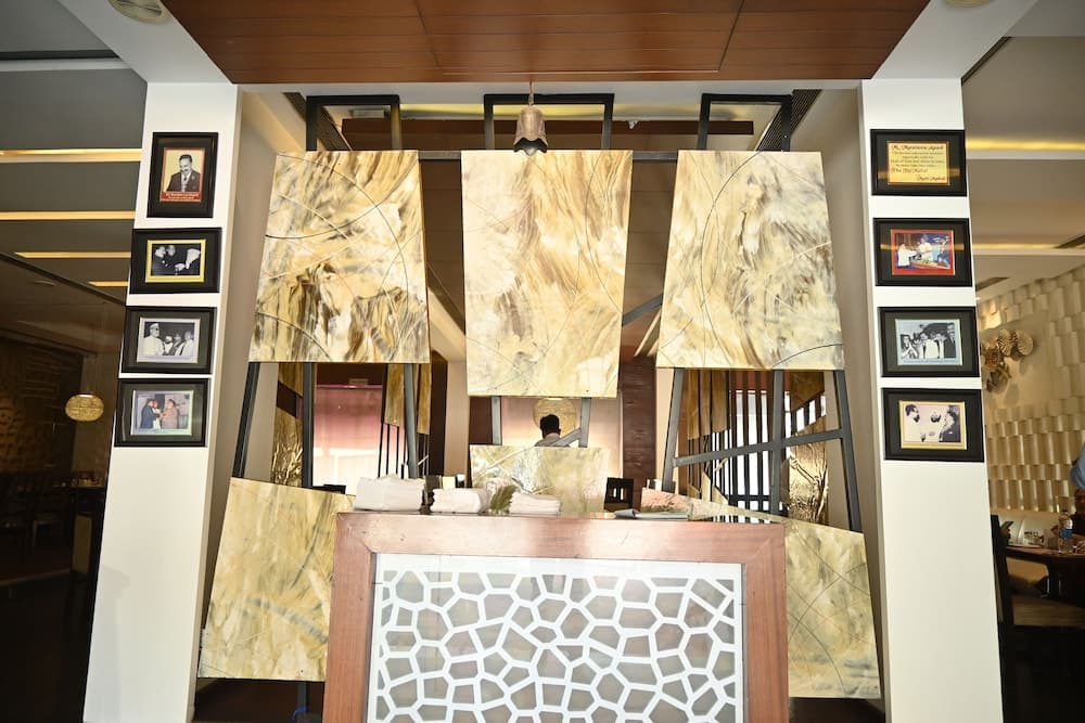 Hotel Regency Square