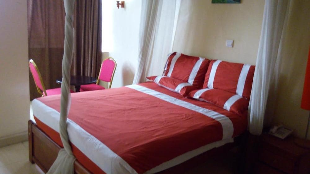 Royal Palm Hotel And Suites