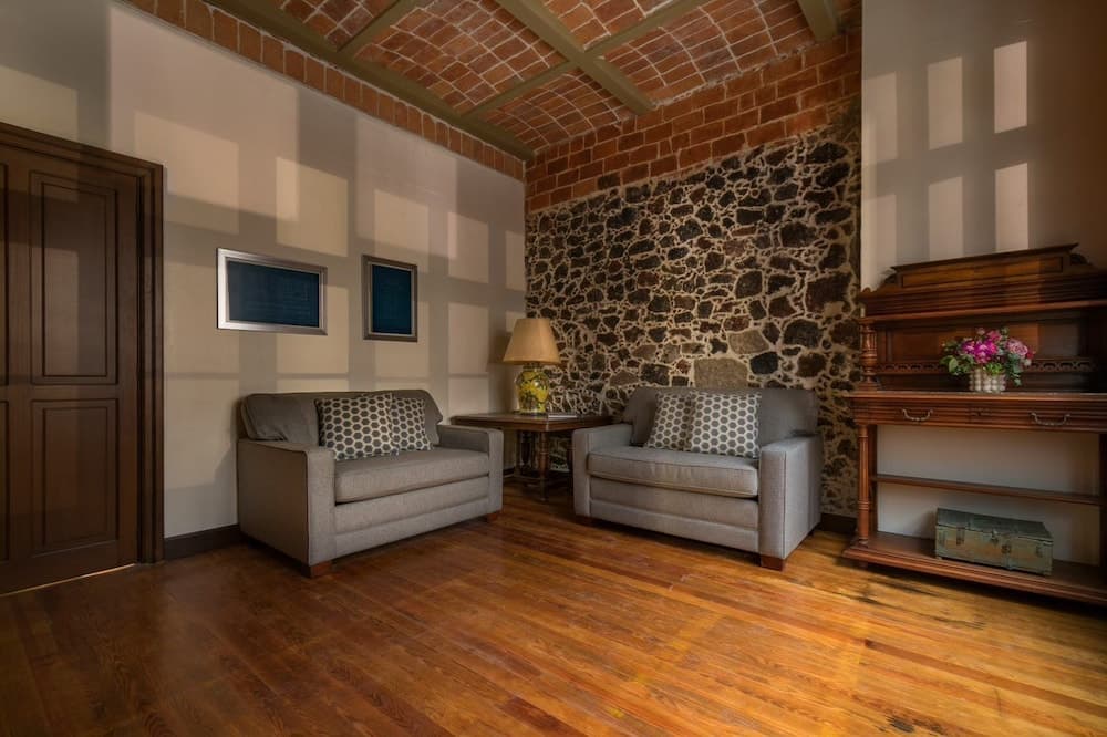 CASA SAUTO Cozy Luxury Suite in Historic Building