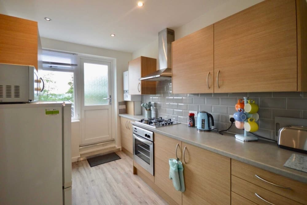 Lovely Modern Flat with Parking Near Airbus, Uwe, MOD