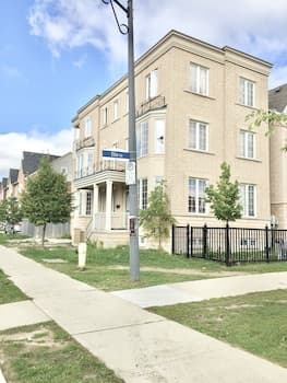 Quiet Room Around York University Subway