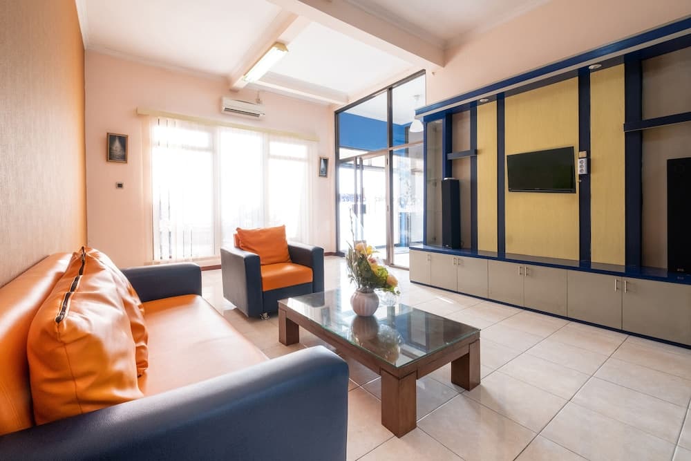 OYO 2469 Sutomo Homestay