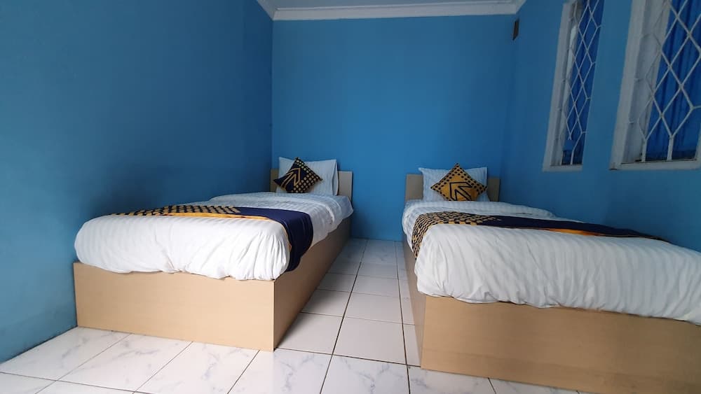 OYO 2302 Blue House Costel Syariah