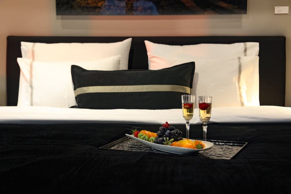 39 Kalamis Marina Hotel