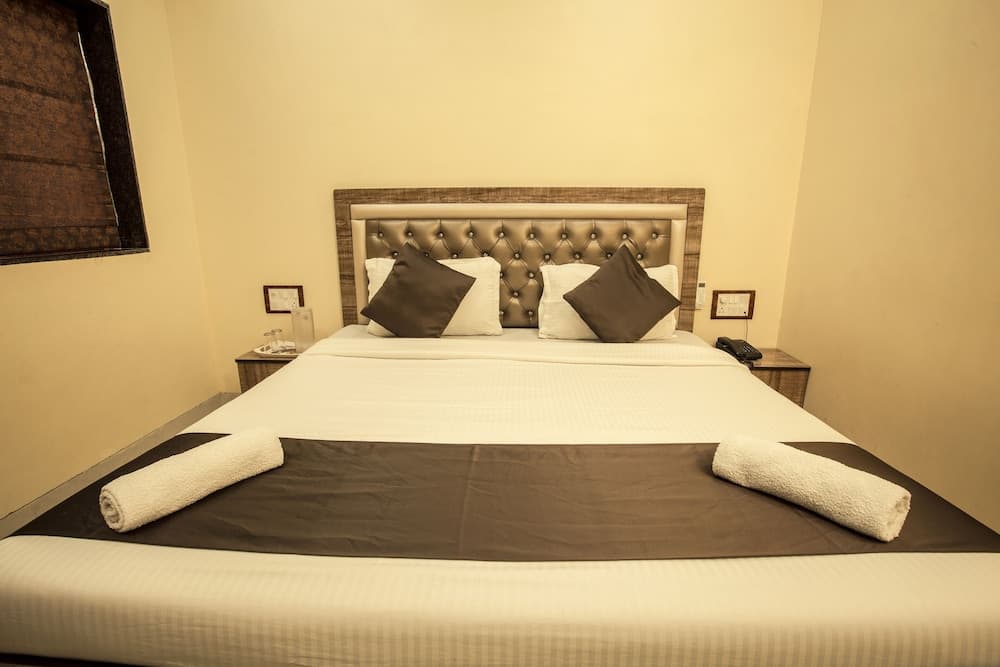 Hotel Apsara Near JJ Hospital