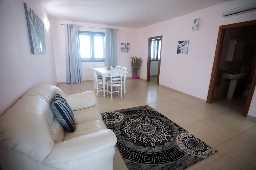 4 Guests - Sea Breeze Stay With Valley Views